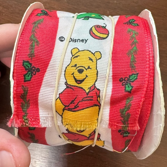 Winnie the Pooh Christmas ribbon - Picture 3 of 3